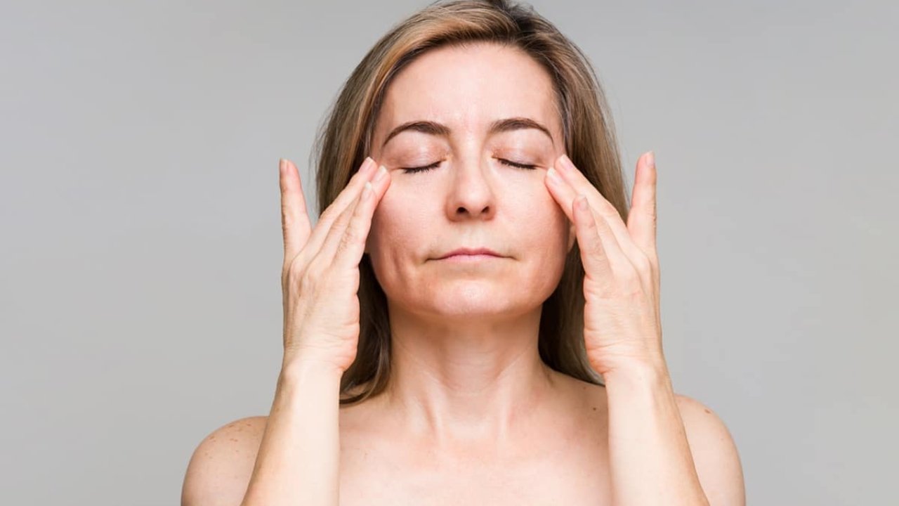 eyelid massage
