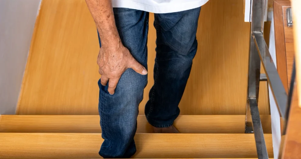 knee pain walking up stairs