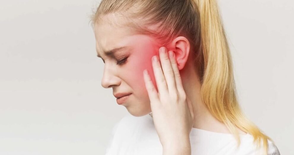 crackling noise in ear