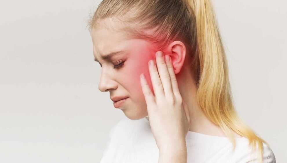 crackling noise in ear
